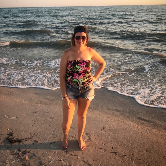 Meet your Posher, Paige james - Picture 2 of 3